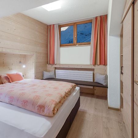 Hotel Garni Pirchhuett Obergurgl Pokoj fotografie