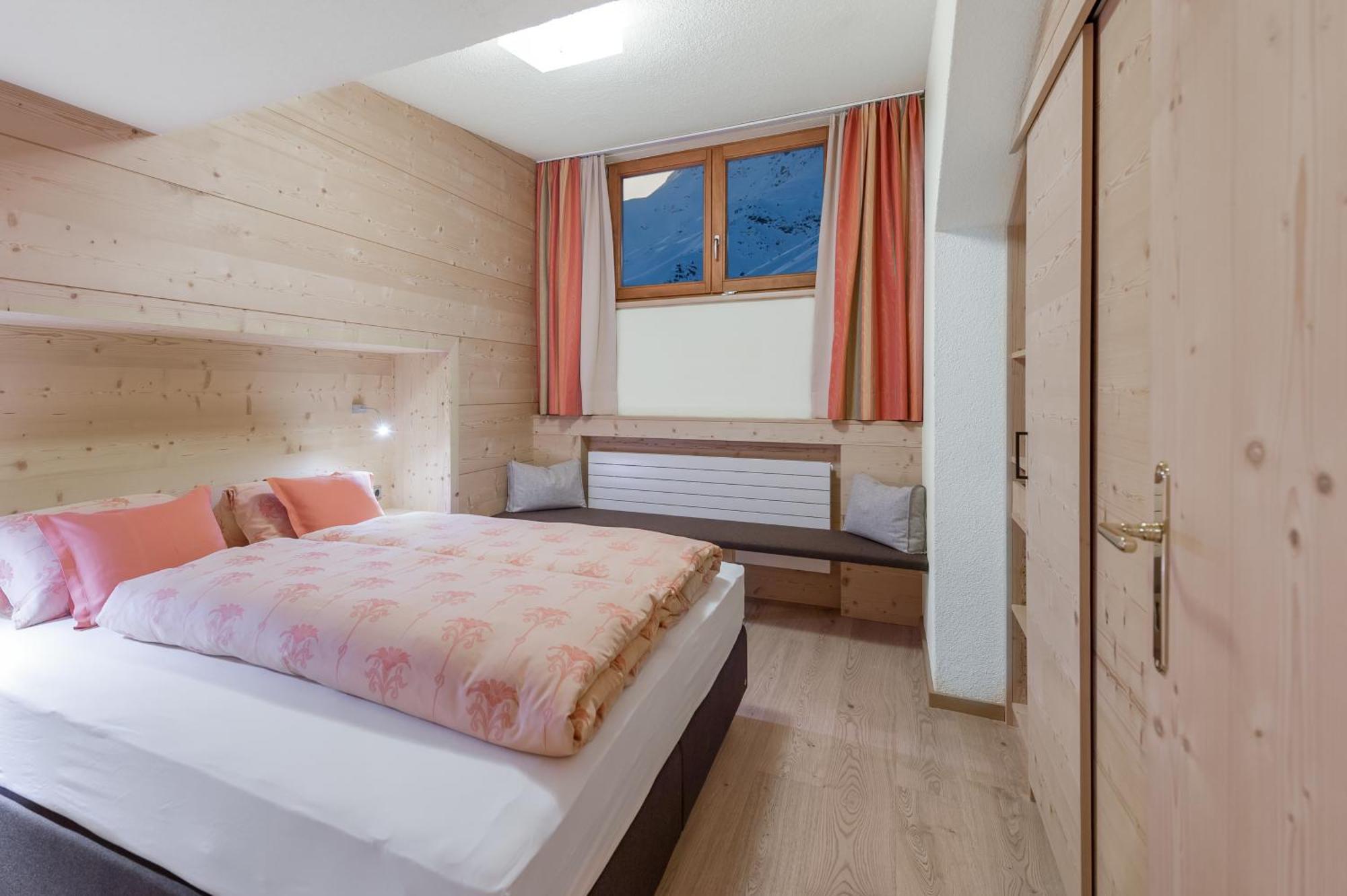 Hotel Garni Pirchhuett Obergurgl Pokoj fotografie